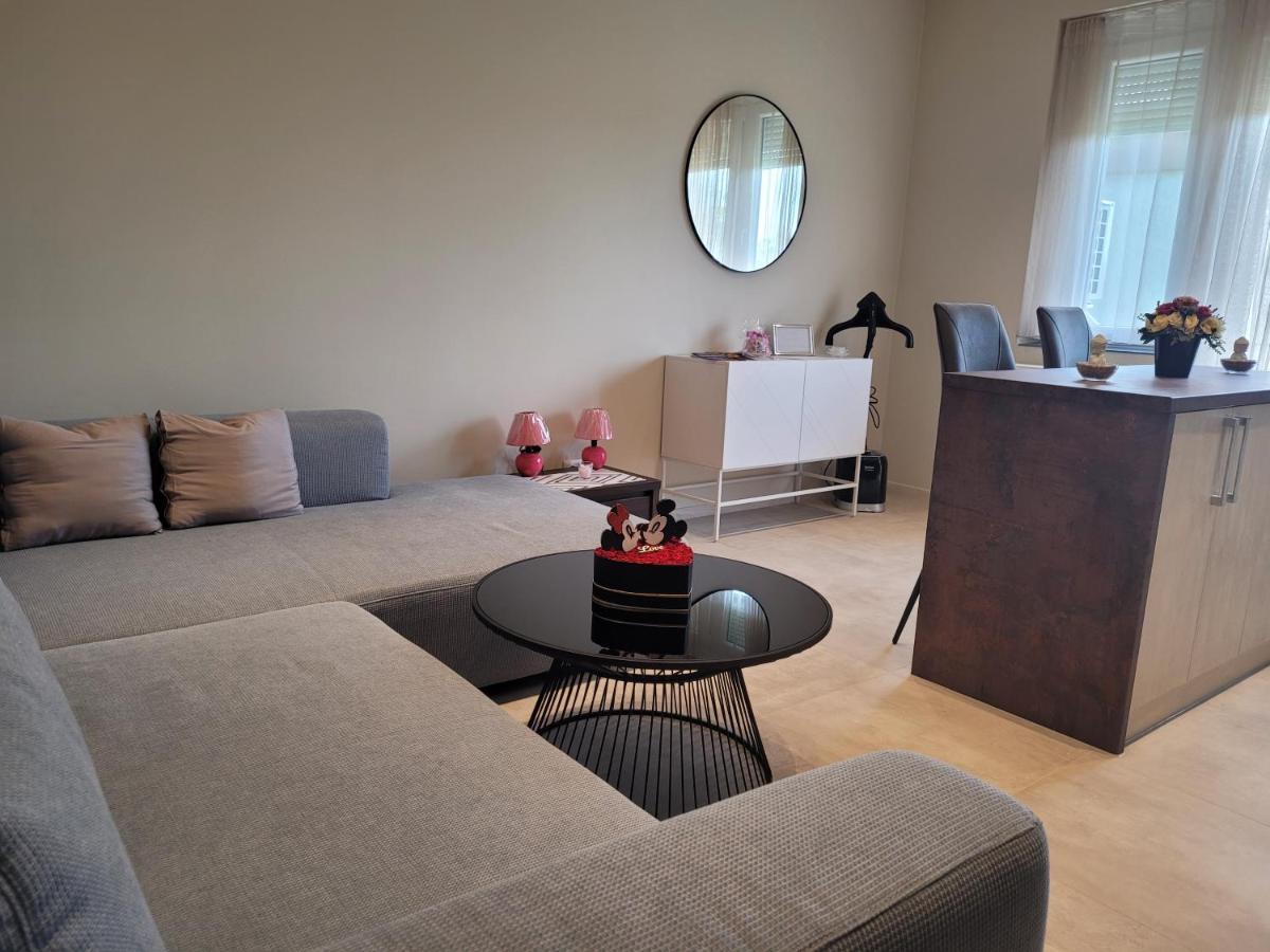 Lara II Apartman Debrecen Exteriör bild
