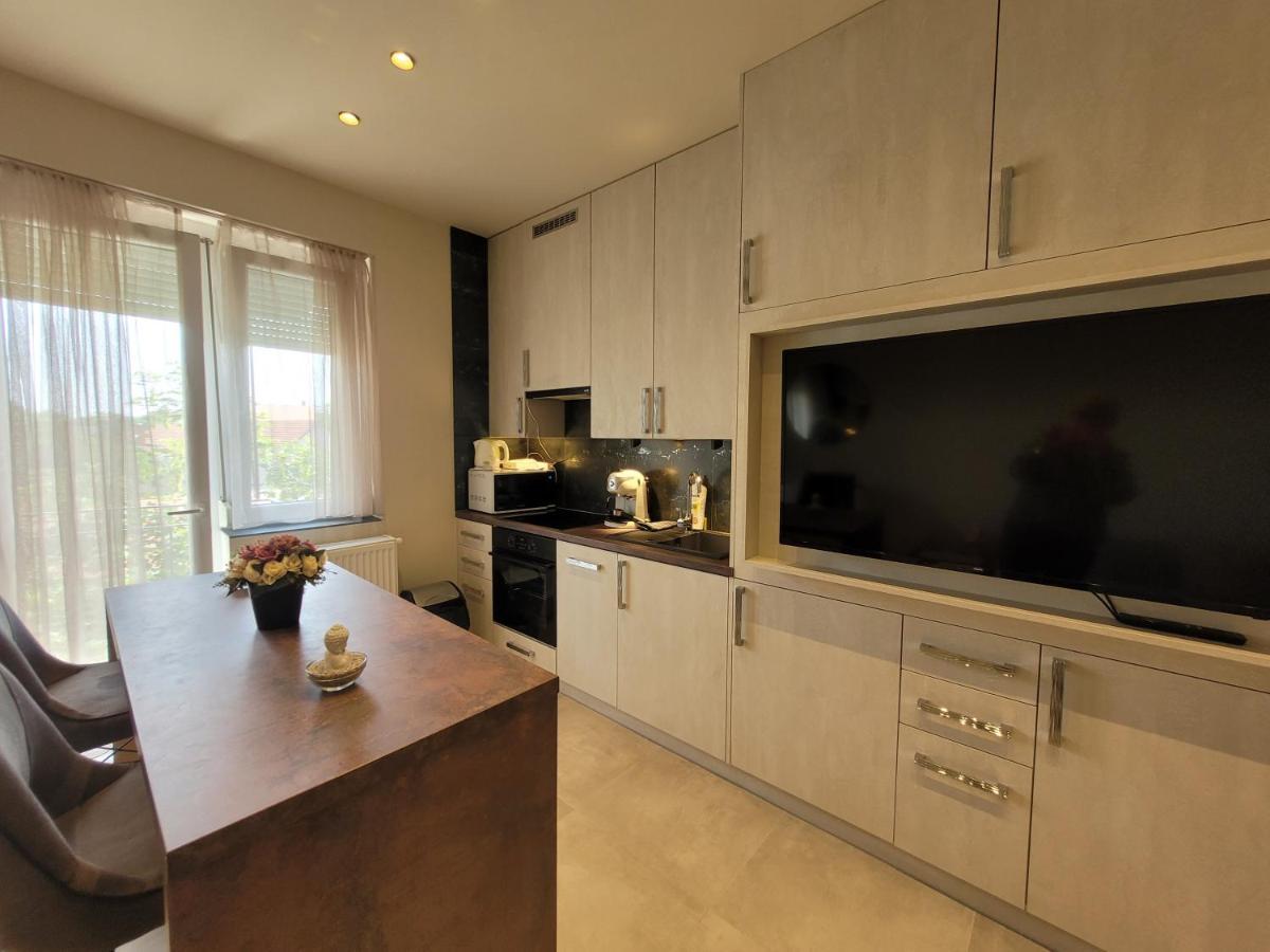 Lara II Apartman Debrecen Exteriör bild